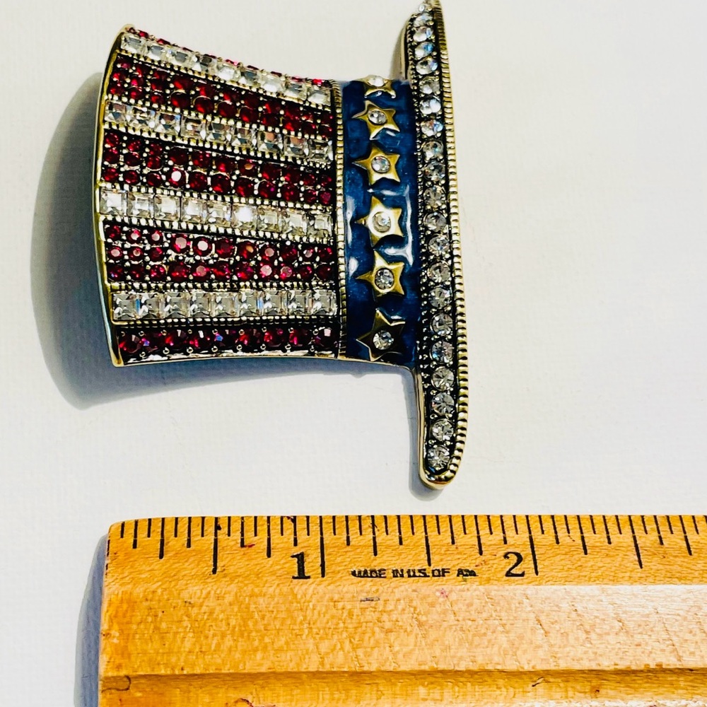 Heidi Daus 🆕 “Hats Off To You” Enamel & Crystals USA 🇺🇸 Patriotic Brooch Pin - Picture 6 of 7